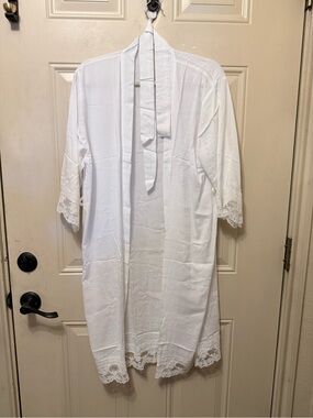 Event Blossom White Lace Trim Kimono OSFM NWOT